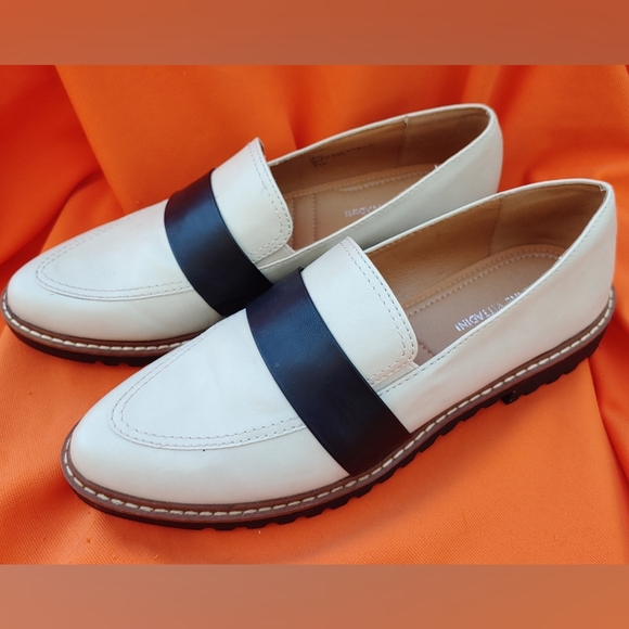 ✨Hot Style!✨Adrienne Vittadini Proxy Lug Sole Loafers Off White/Black 9.5M - Picture 2 of 6